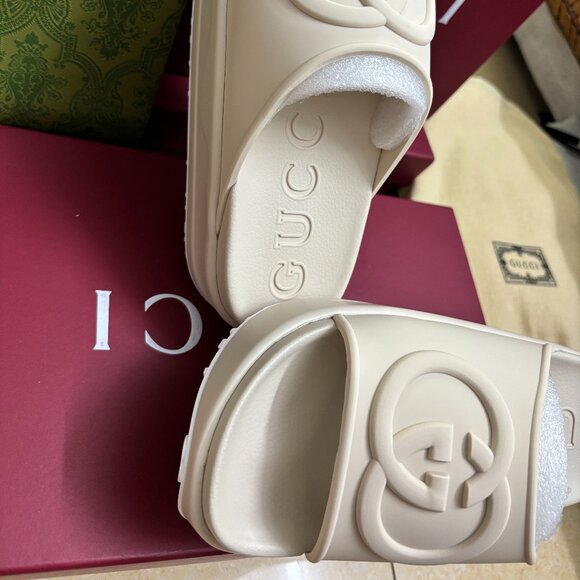 New! Gucci Interlocking G Platform Soft Rubber Slide Sandals - Picture 4 of 6